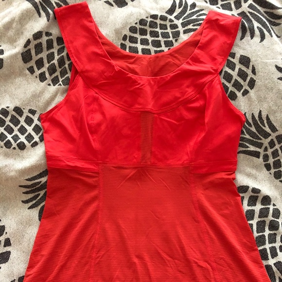 lululemon athletica Tops - Lululemon Scoop Tank - size 6